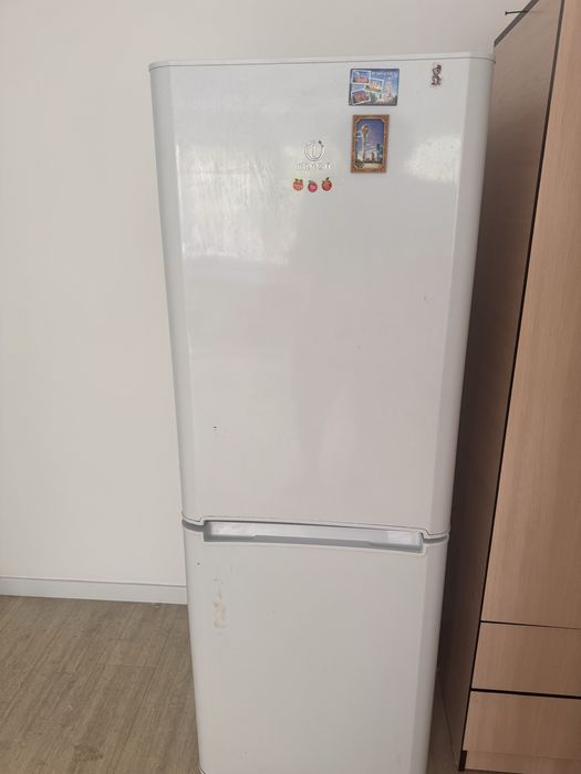 Холодильник Indesit
