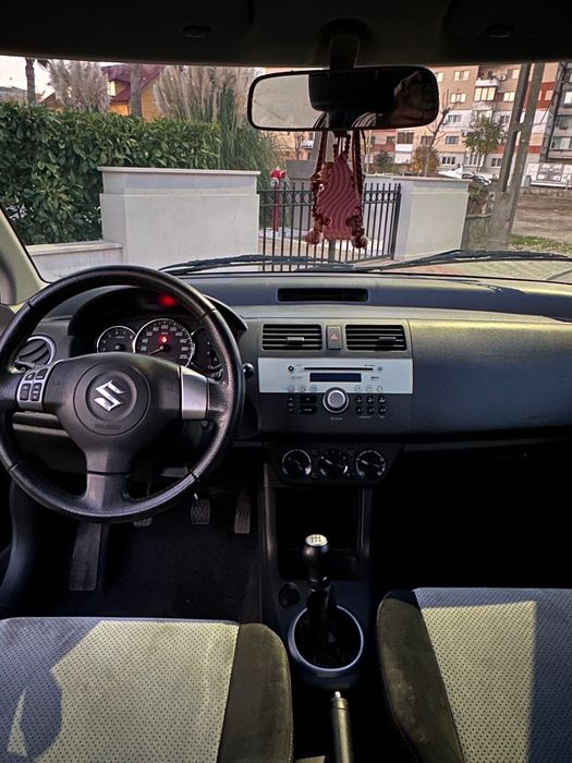 Suzuki Swift Black and White