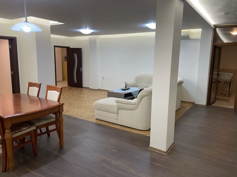 Дава се под наем Тристаен апартамент в к.к. Слънчев ден - 130 кв.м за 750 € - Снимка #1