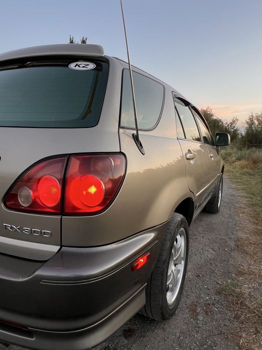 Lexus RX 300 3.0 V6  • 4WD