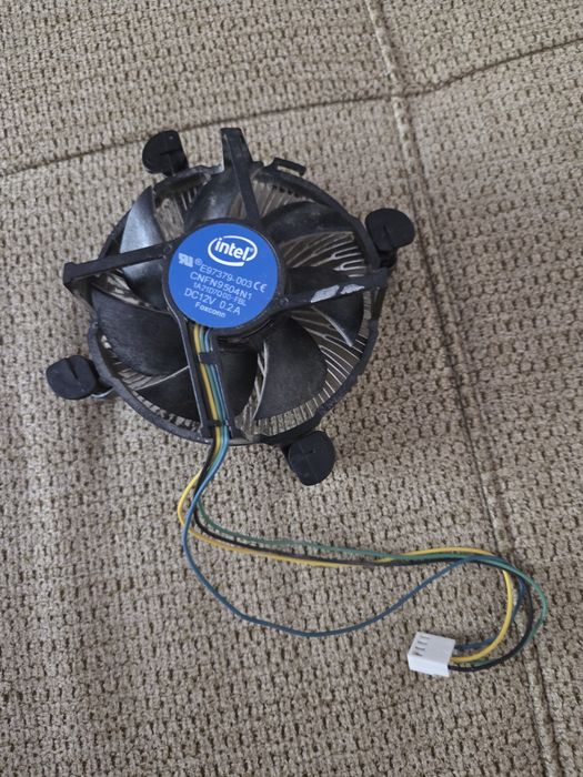 procesor i5 9400 + stock cooler
