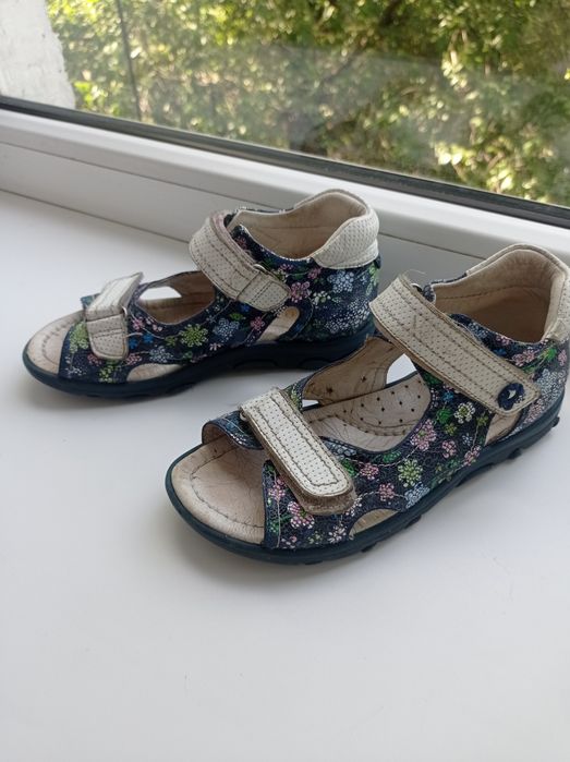 Сандалики девочка