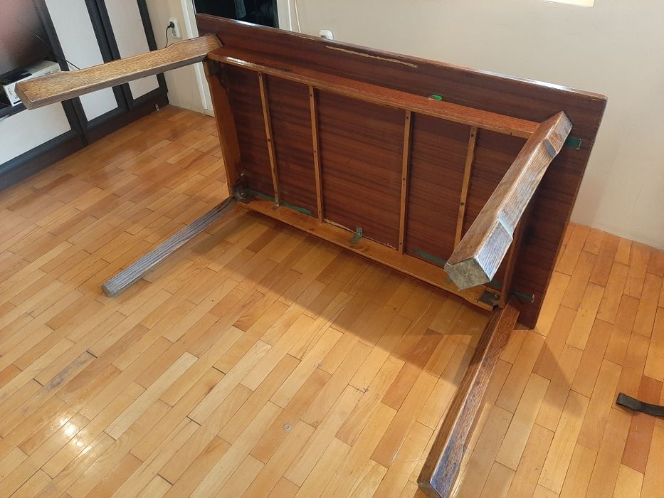 Продавам дървена маса