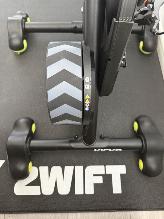 Wahoo Kickr Core + Zwift Play + Mat