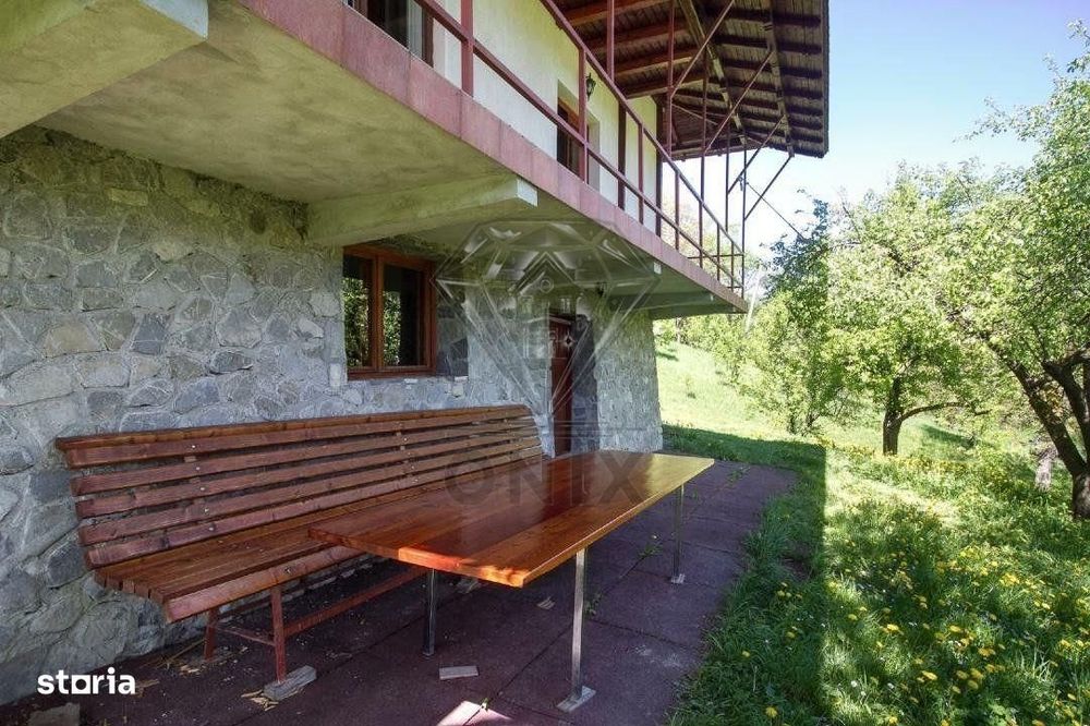 Vila deosebita cu 7 camere si 5 bai, 4290 mp teren, vedere panoramica