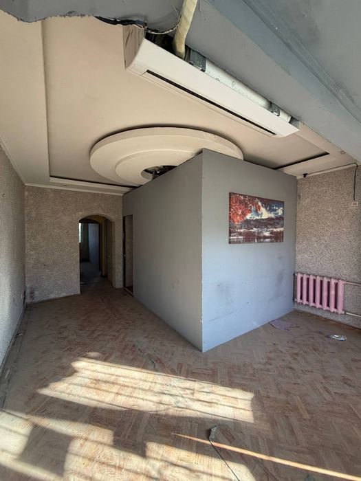 Ахмад дониш базар  2-линия нежилое помещение 90кв.м  срочно срочно сро