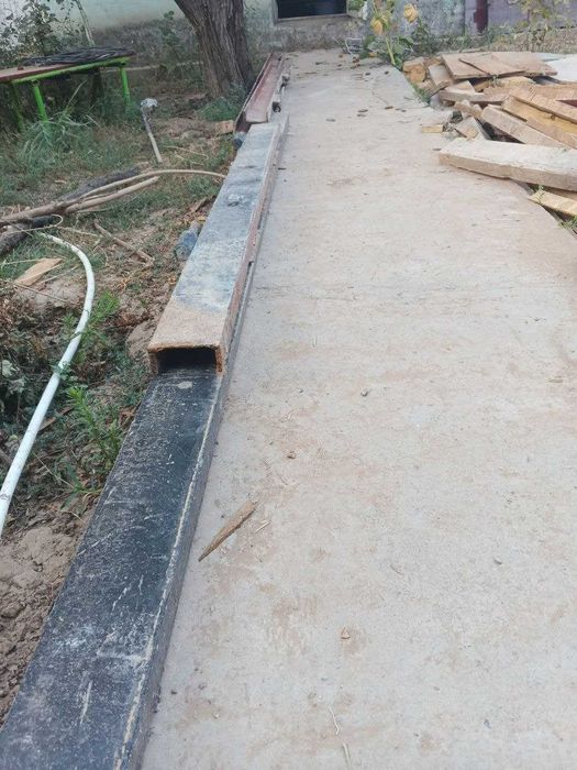 Гаражные ворота с дверью