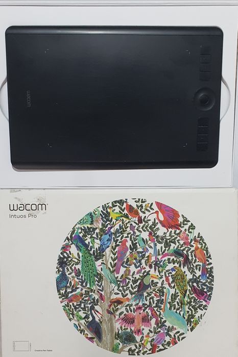 Tabletă Grafică Profesională Wacom Intuos Pro Medium M (PTH-660) Bluetooth & USB C - Pro Pen 2 - Pachet Complet Cutie