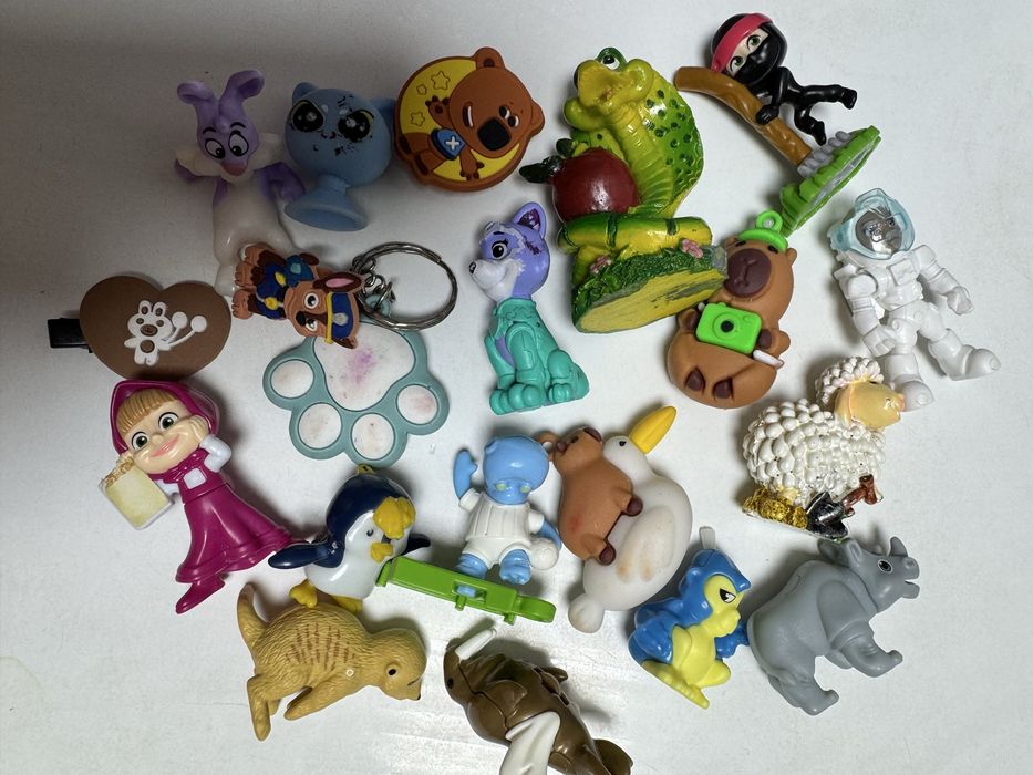 Много мелких игрушек