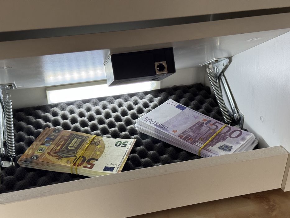 Noptiera  cu seif ascuns și sistem RFID