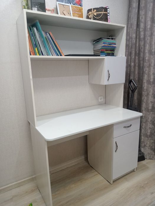 Продам письмины стол