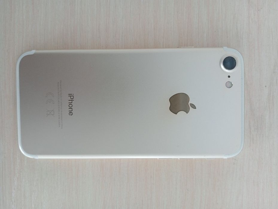 iPhone 7  продам.