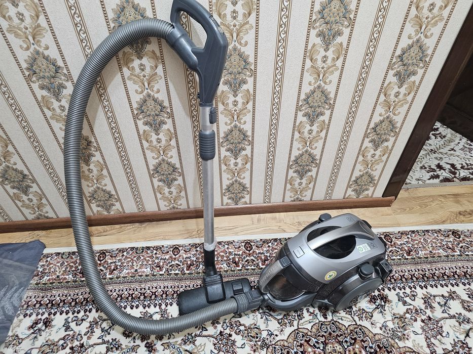 Продаётся пылесос LG kompressor