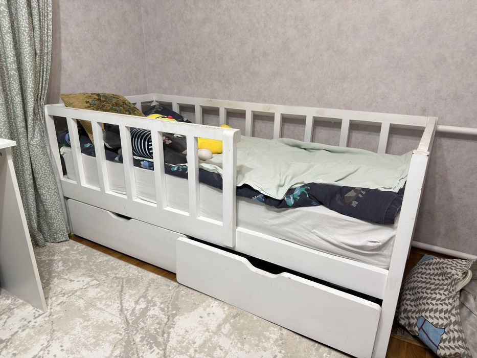 Детская кровать из дерева