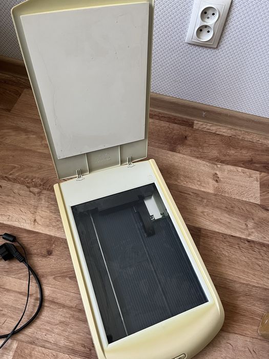 Рабочий Сканер HP Scanjet 2400