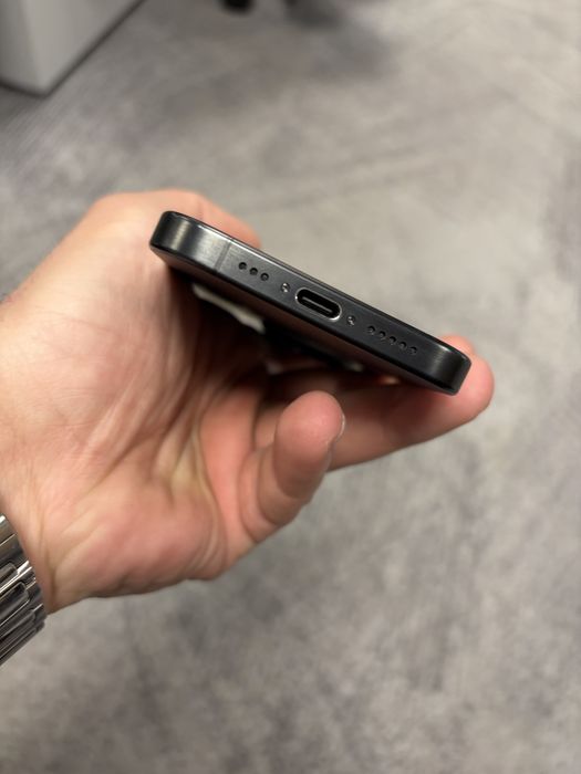 Iphone 15 pro liber de retea