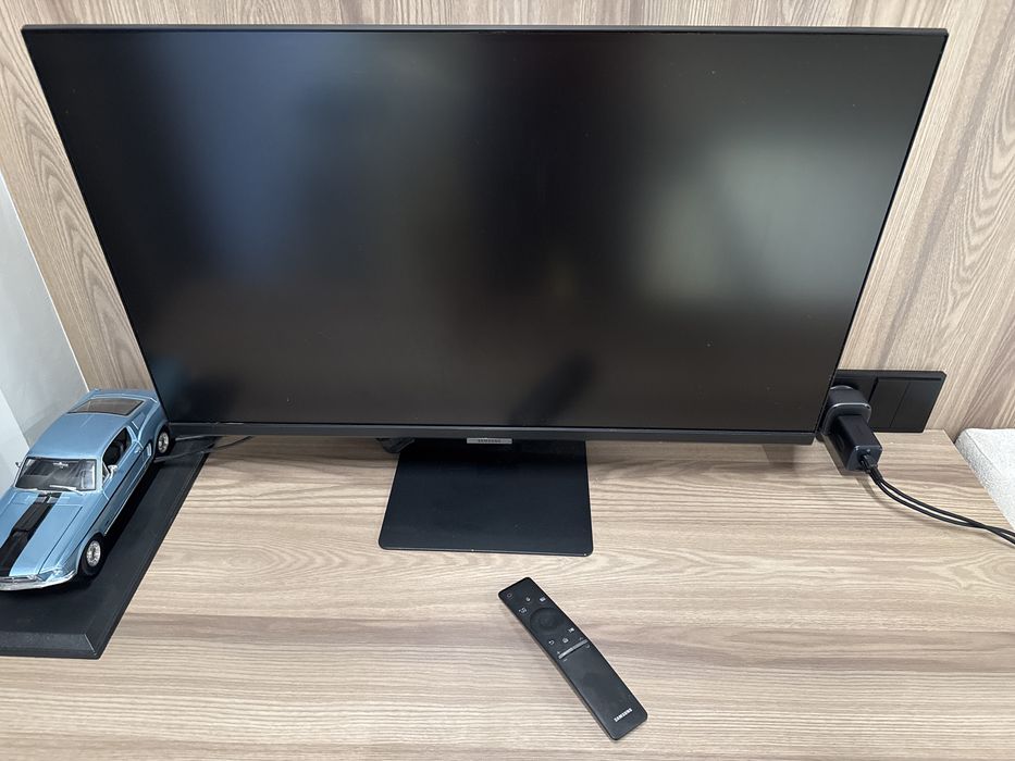 Монитор 27” Samsung Smart M5