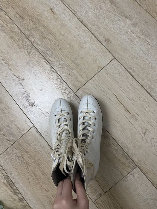 Коньки, женские.