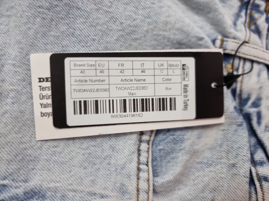 Blugi cu șliț damă L