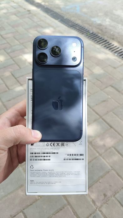 Продам iPhone 17pro заблок