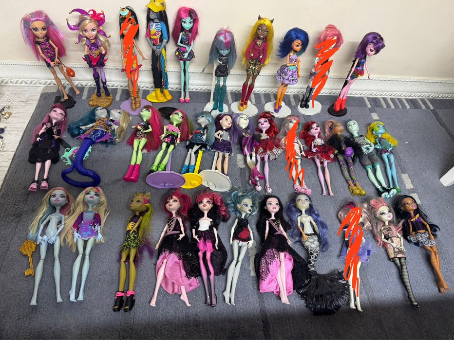 Дракулаура куколка монстиха