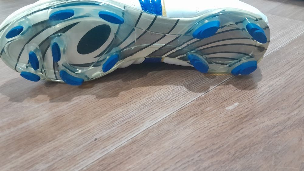 Футбольные бутсы