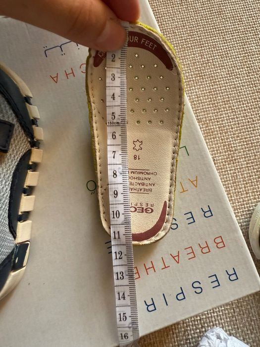 Бебешки обувки Geox 18 номер