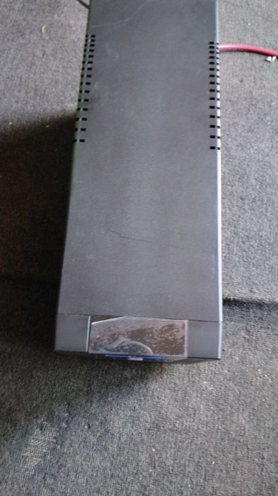 UPS cu acumulator