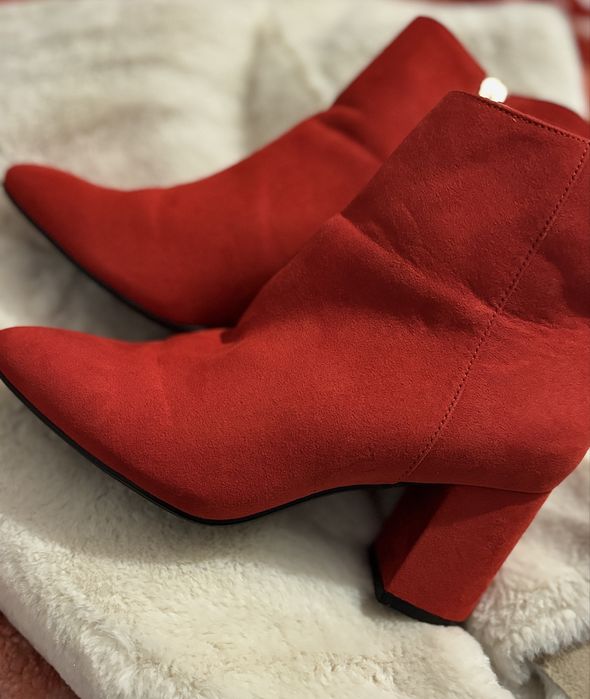 Vând cizmulițe, marime:38