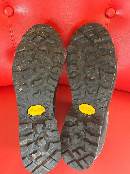 Bocanci munte AKU Trekker Lite III Gore-Tex Vibram barbati marimea 47