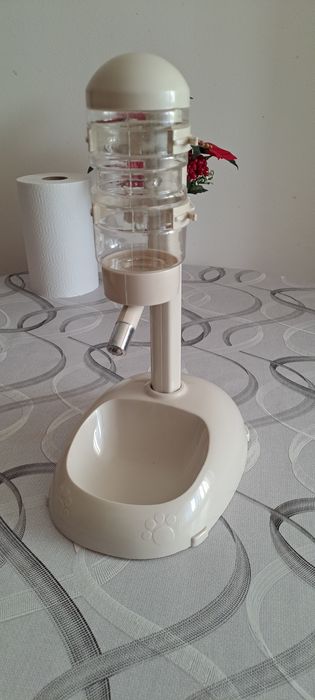 Dispenser apa ptr animale