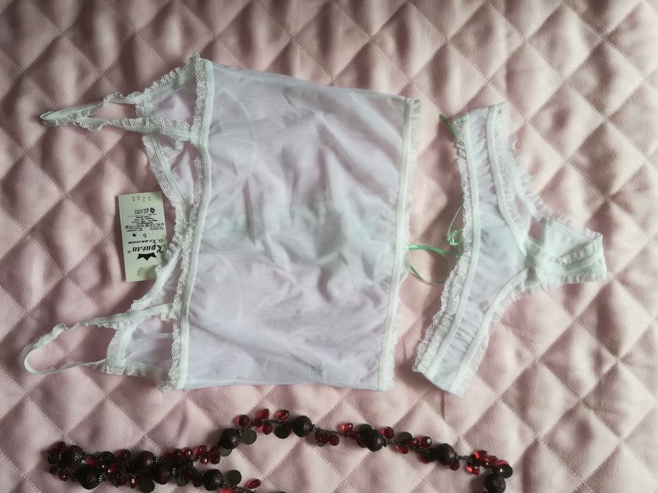 Ново боди или дамски комплект - боди с прашки