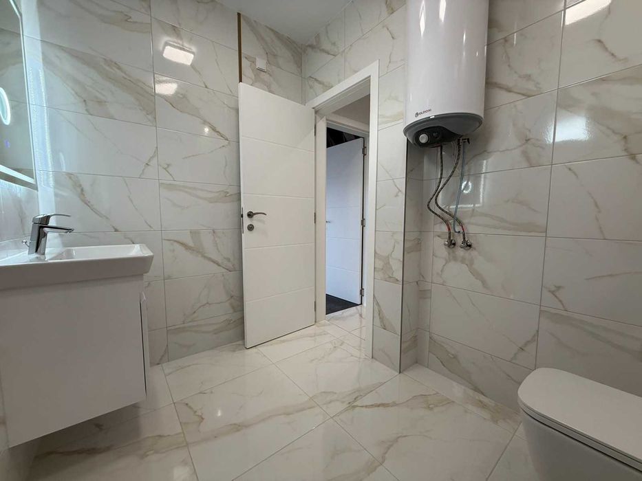 Продава се Тристаен апартамент в Пловдив, Остромила - 118 кв.м за 1992 €/кв.м - Снимка #7