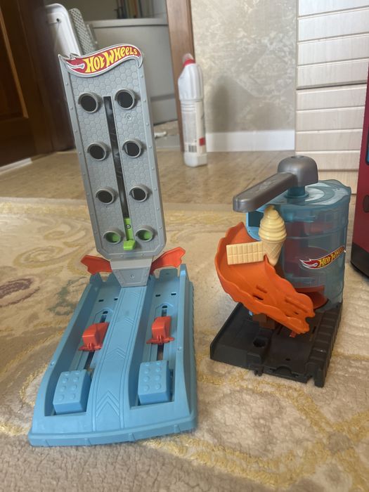 Продам игрушки для мальчика