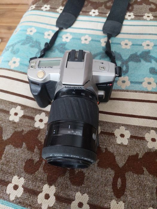 Aparat foto pe film Minolta 3L  cu obiectiv 70-210 mm
