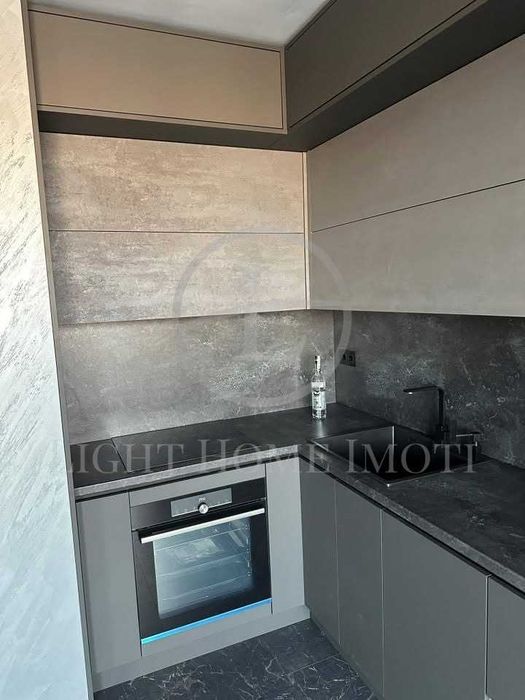 Продава се Двустаен апартамент в Пловдив, Център - 97 кв.м за 2011 €/кв.м - Снимка #7