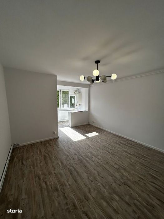 Garsoniera, 27 mp utili, etaj 4 din 10, Zona  Independentei