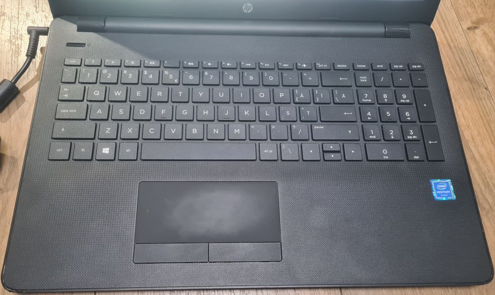 Laptop HP 15,6", 8 GB DDR3, Intel Pentium N3710, HDD 500 GB