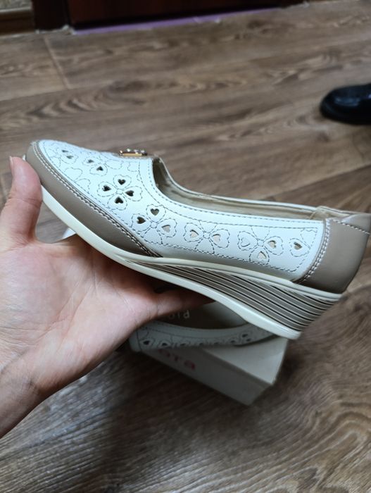 Продам новую детскую обувь