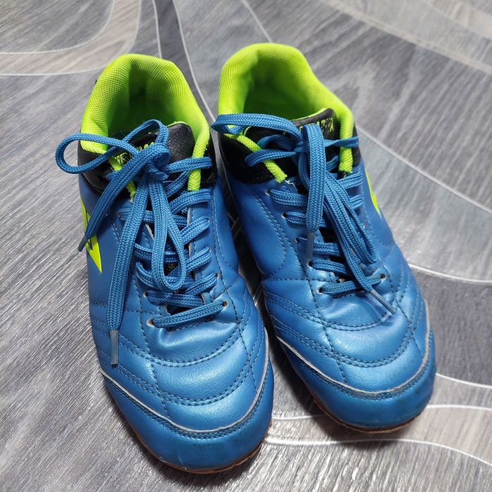 Продам футзалки 34р