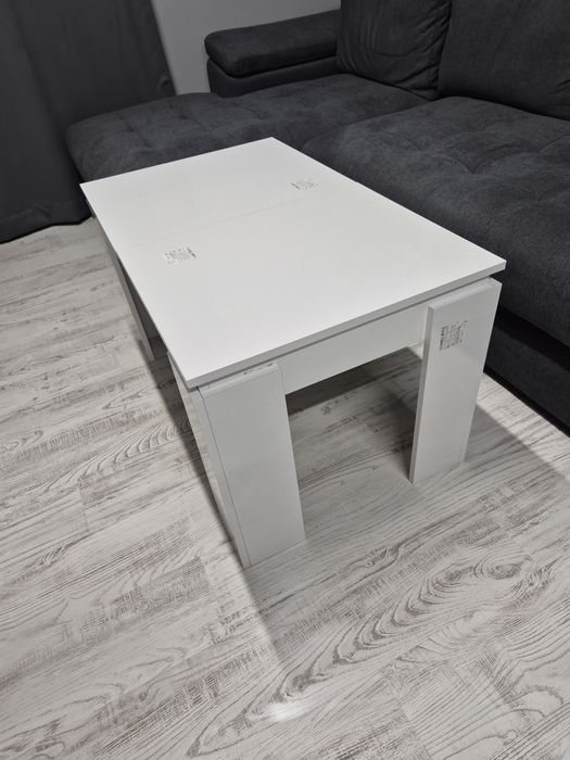 Разтегателна холна маса, бял гланц.