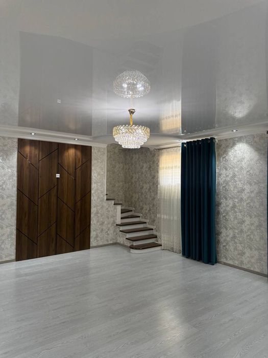 Sharq 1 tomonda 2 xonali uy sotiladi