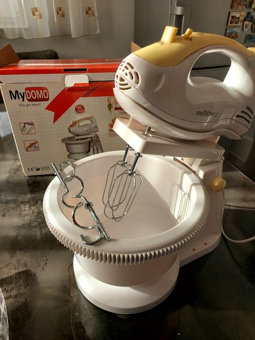 Mixer cu bol rotativ