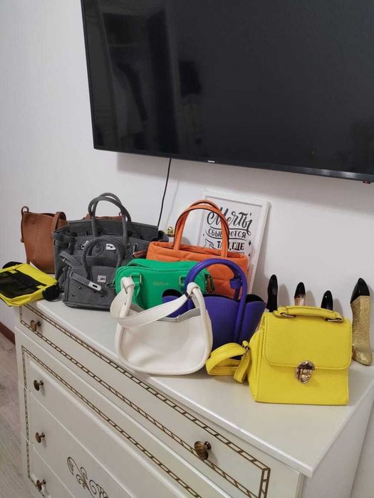 Продам сумочки разные