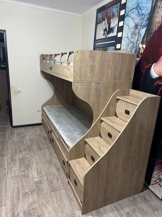 Двухспальная кровать