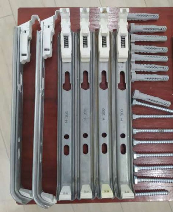 Настенное крепление панельных радиаторов