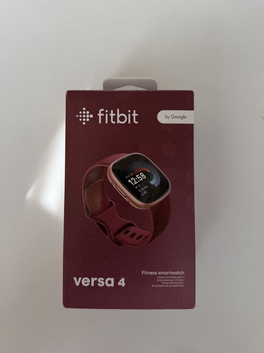 Smartwatch Fitbit Versa 4 cu GPS integrat, preluare apeluri, autonomie baterie 6 zile / produs sigilat