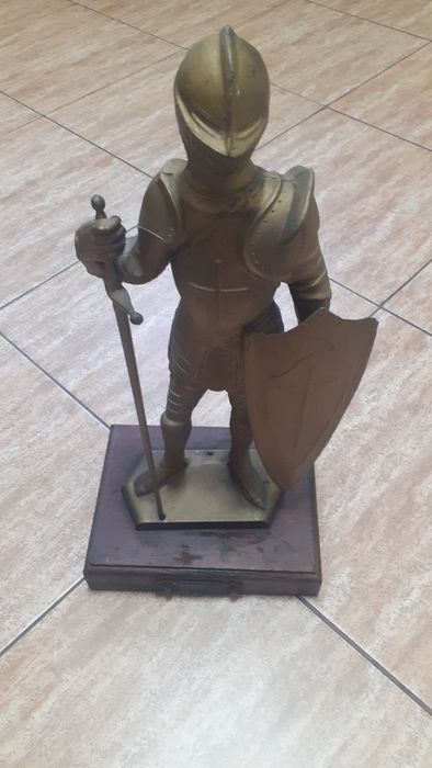 Cavaler cruciat medieval statuetă metalică
