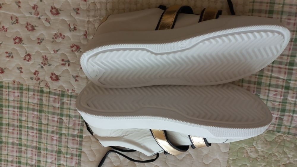 Дамски черно-бели арт сникърси