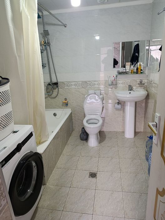 Hovli sotiladi 2.8 sotk 1 zal 3 ta spalniy 2 ta sanuzl 1 ta padvl